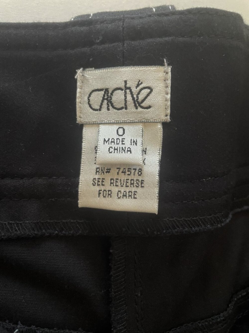 Cache Vintage Black Cargo Shorts w/Contrast Stitch | Y2K | Low-Mid Rise | Size 0 - Picture 2 of 10